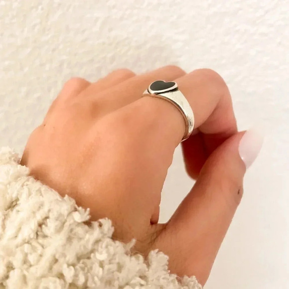 925 Sterling Silver Black Heart Ring Minimalist Dainty Ring Resizable Ring - Picture 4 of 6